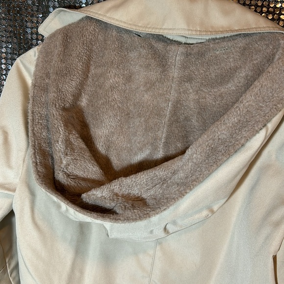 London fog size 8, petite men or women’s trenchcoat reversible with fur lining - Picture 4 of 4